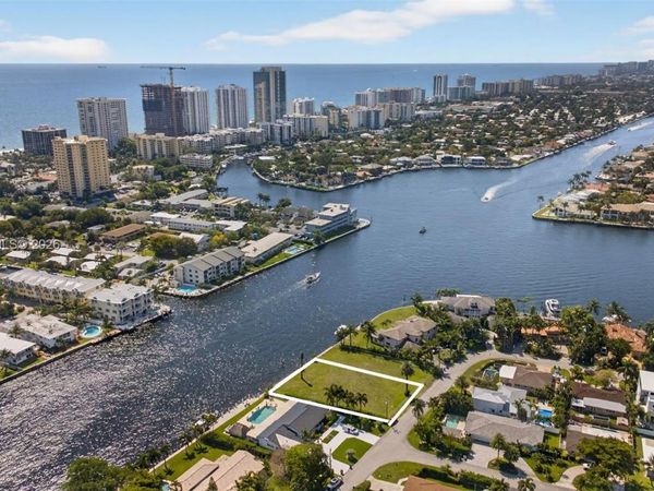 700 SE 28th Ave , Pompano Beach, FL 33062