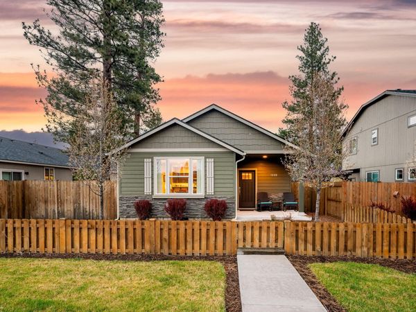 1680 W McKinney Butte Road, Sisters, OR 97759