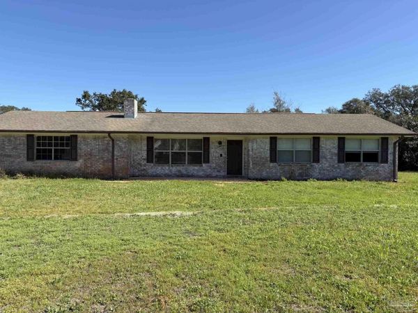 1824 Iris Ln, Navarre, FL 32566