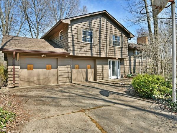 8391 Squires Lane NE, Warren, OH 44484