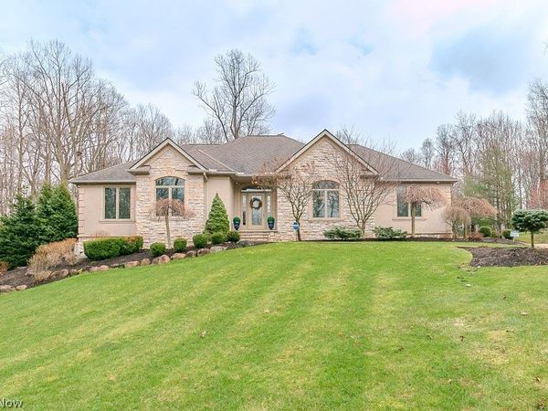 11565 Robin Wood Lane, Chagrin Falls, OH 44023