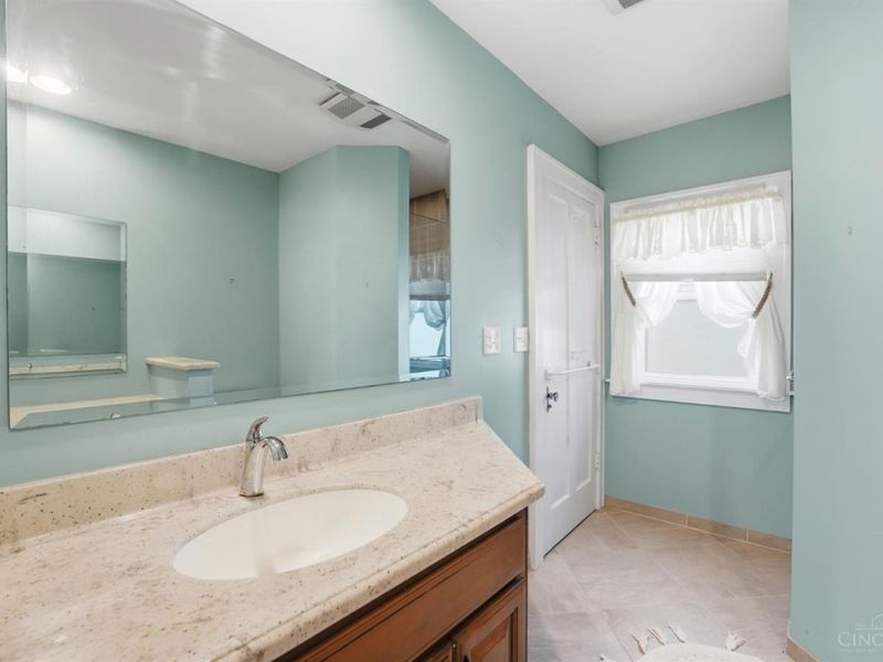 3314 S Woodmont Avenue, Cincinnati, OH 45213 Photo 25