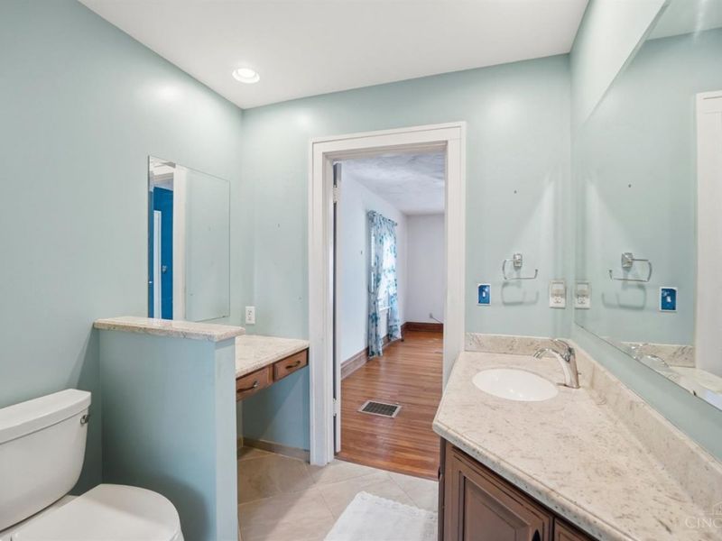 3314 S Woodmont Avenue, Cincinnati, OH 45213 Photo 26