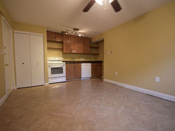 1 Colonial Village Dr, Unit 3, Arlington, MA 02476