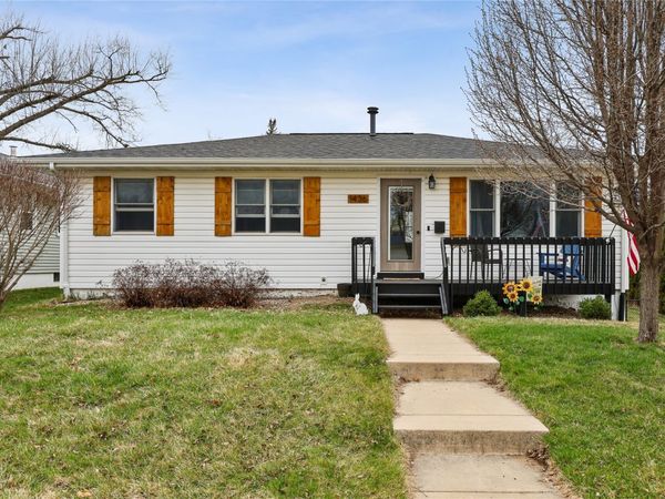 1436 9th St , Marion, IA 52302