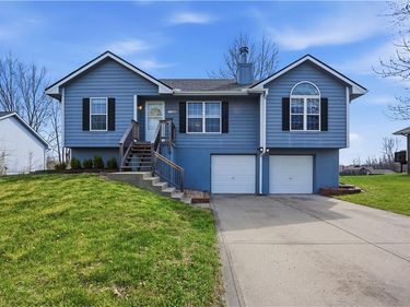 1305 Stonecrest Drive, Kearney, MO 64060