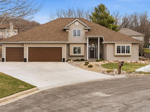 2833 Prairie Clover Pl, Onalaska, WI 54650