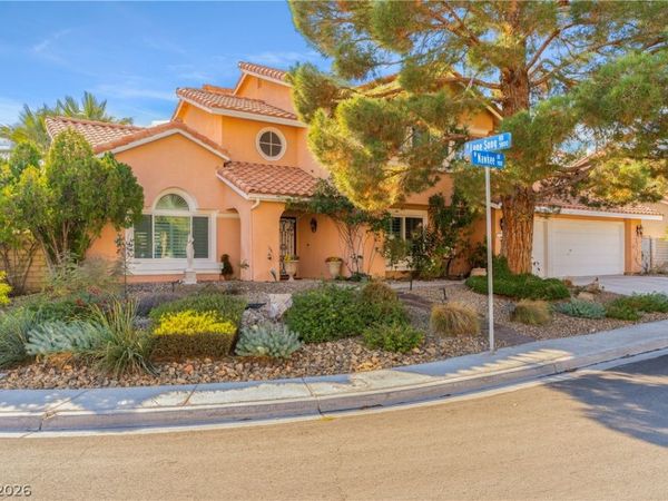 911 Nawkee Drive, North Las Vegas, NV 89031