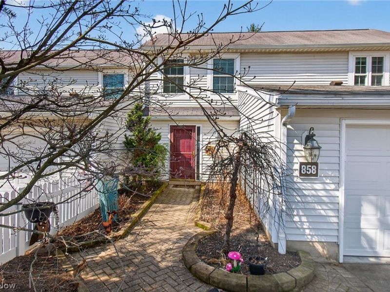 858 Sutton Place, Akron, OH 44313 Photo 1