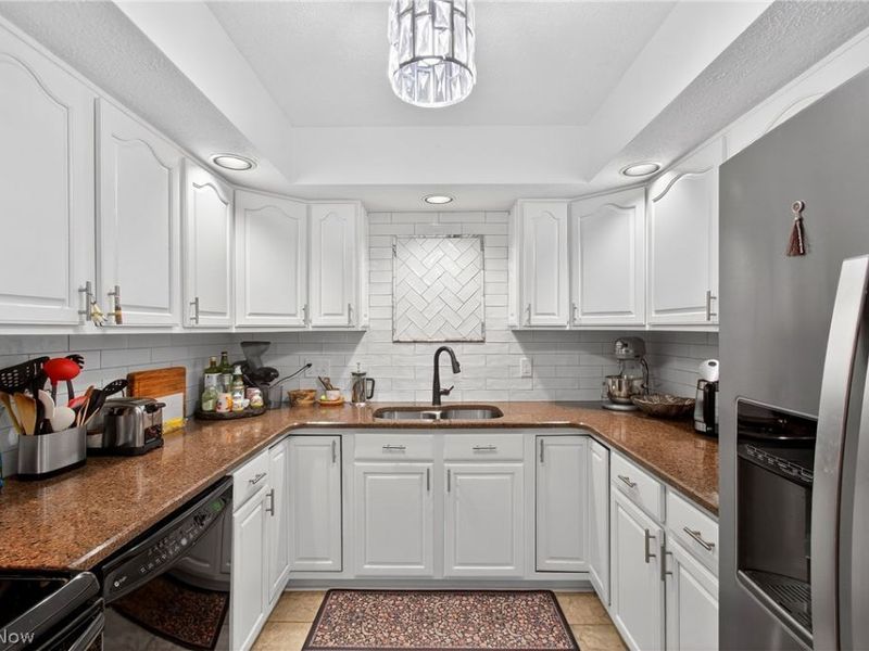 858 Sutton Place, Akron, OH 44313 Photo 14