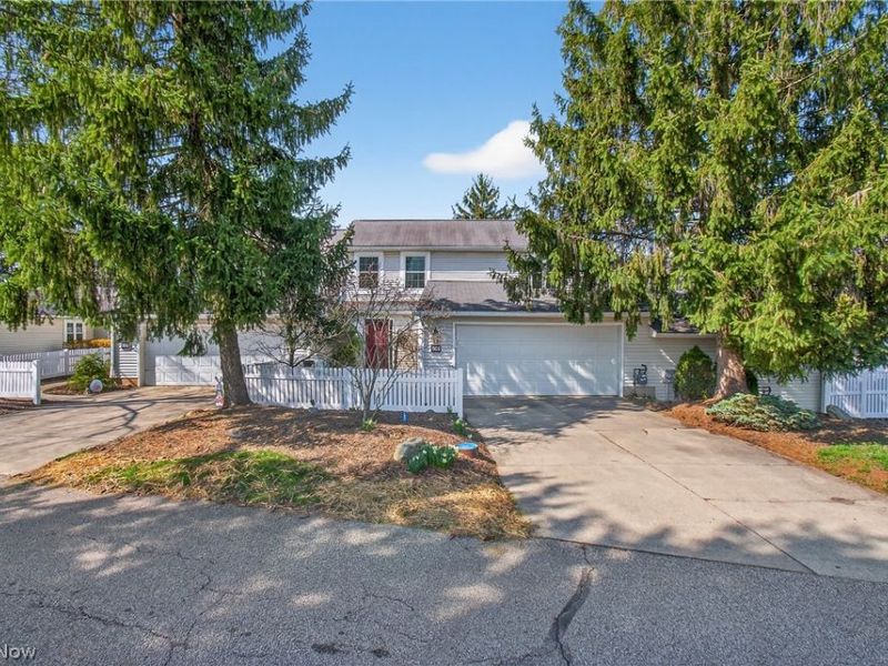 858 Sutton Place, Akron, OH 44313 Photo 2