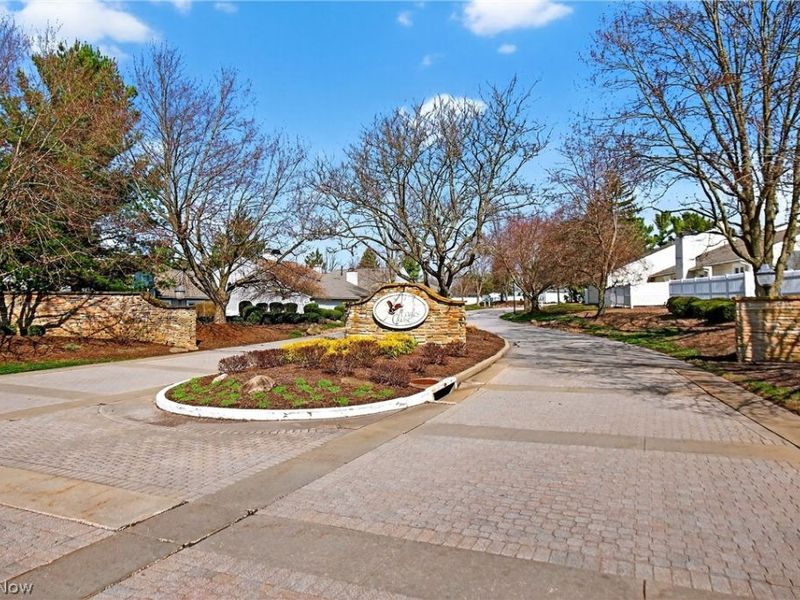 858 Sutton Place, Akron, OH 44313 Photo 3