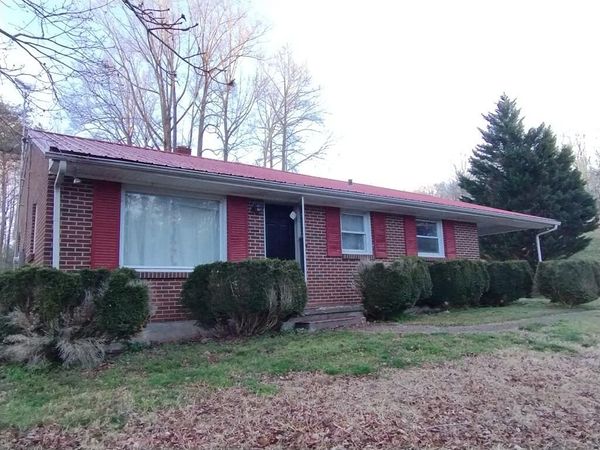 129 Townsend DR , Bassett, VA 24055