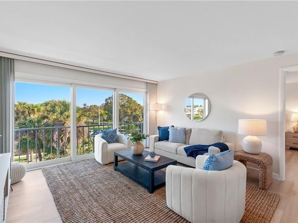 570 12th AVE S, Unit 570, NAPLES, FL 34102