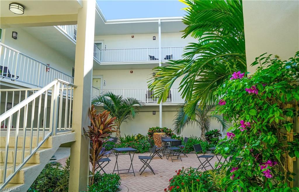 570 12th Ave S, Unit 570, Naples, FL 34102 Photo