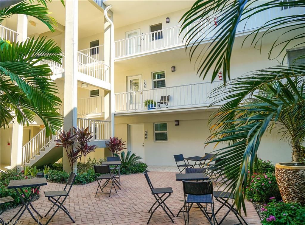 570 12th Ave S, Unit 570, Naples, FL 34102 Photo