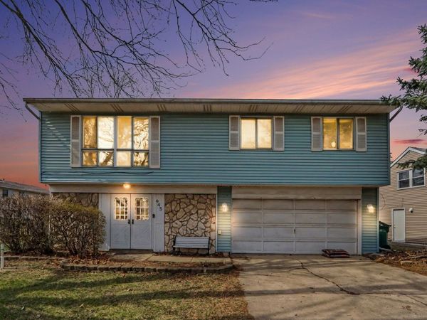 945 Surrey Court , Joliet, IL 60431