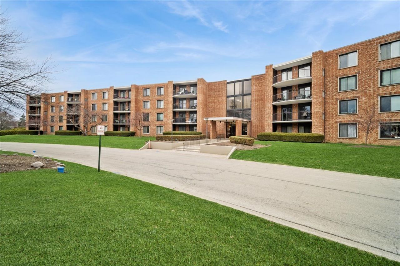 1515 E Central Road, Unit 462B, Arlington Heights, IL 60005 Main Photo