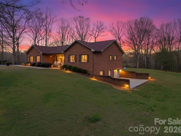 328 Davidson Court , Taylorsville, NC 28681