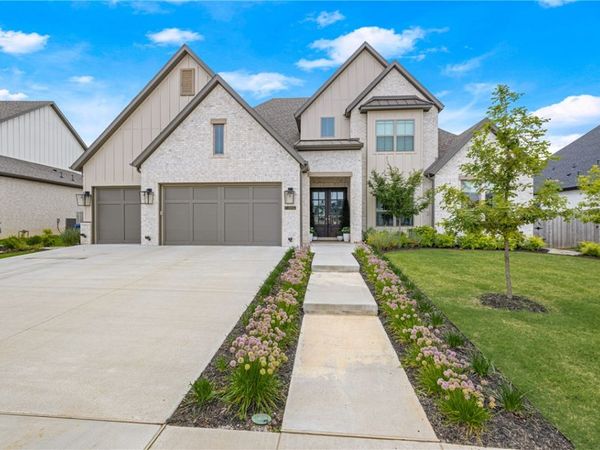 8806 W Comet Drive, Bentonville, AR 72713