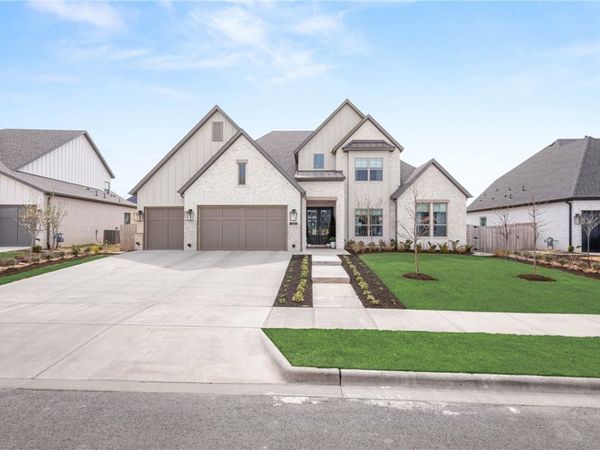 8806 W Comet Drive, Bentonville, AR 72713