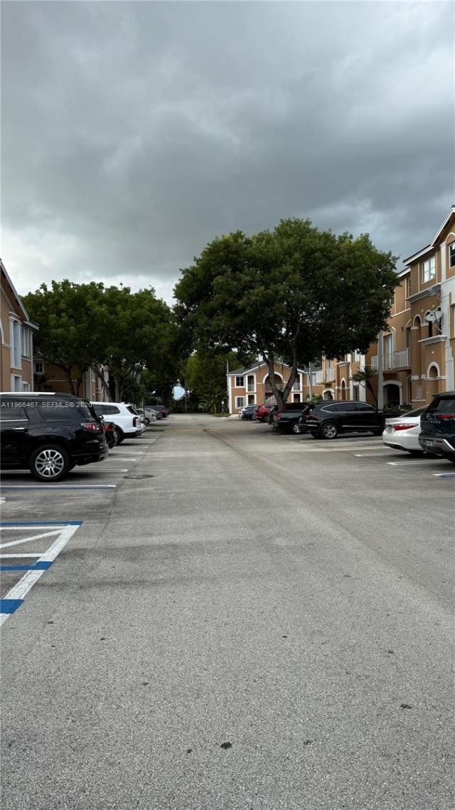17720 NW 73rd Ave, Unit 105, Hialeah, FL 33015 Photo