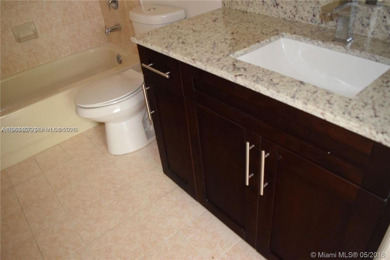 17720 NW 73rd Ave, Unit 105, Hialeah, FL 33015 Photo