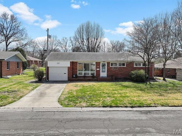 628 Roanoke Drive, Edwardsville, IL 62025