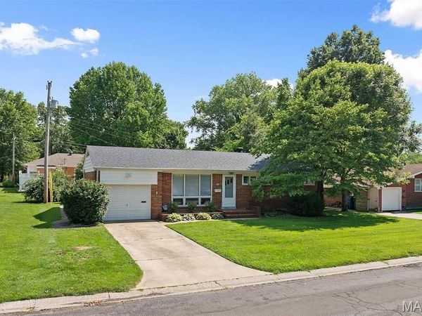 628 Roanoke Drive, Edwardsville, IL 62025
