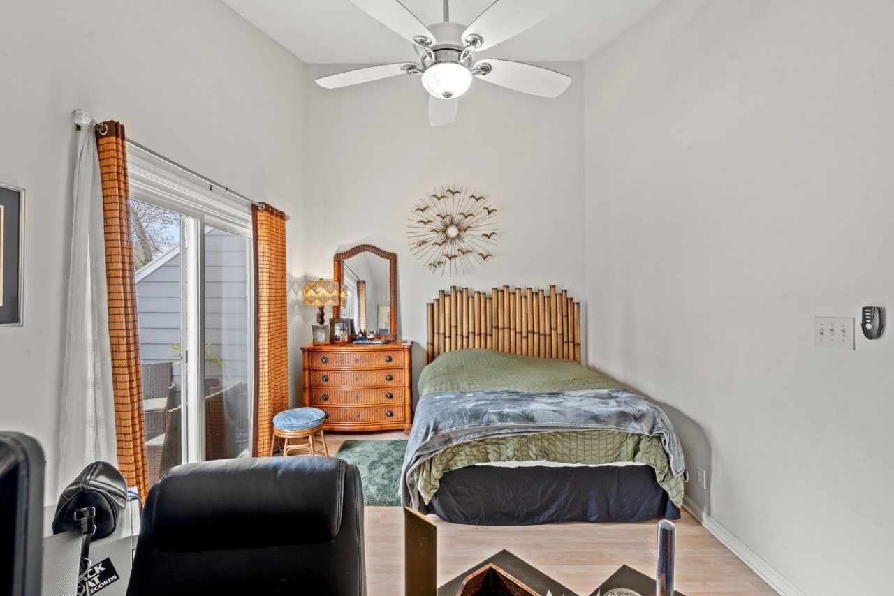 1205 Erin Way Photo 12