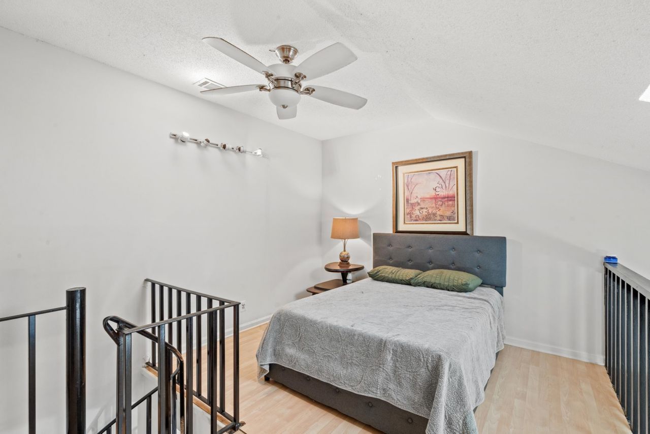 1205 Erin Way Photo 16