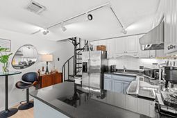 1205 Erin Way photo 4