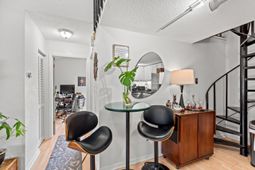 1205 Erin Way photo 4