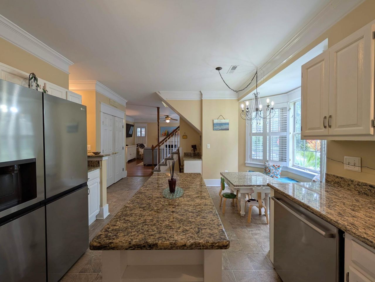 1920 Oak Tree Lane Photo 12