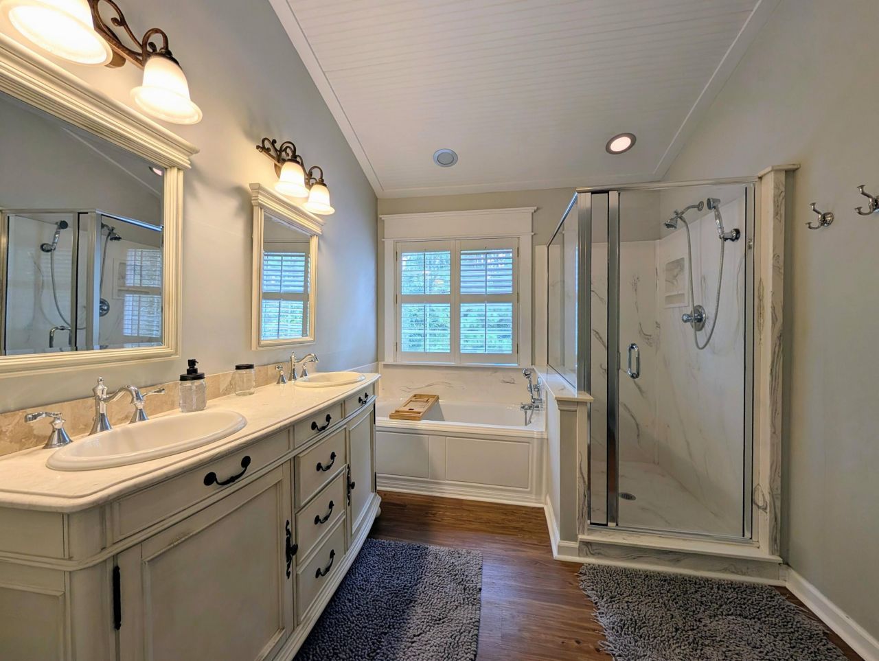 1920 Oak Tree Lane Photo 24