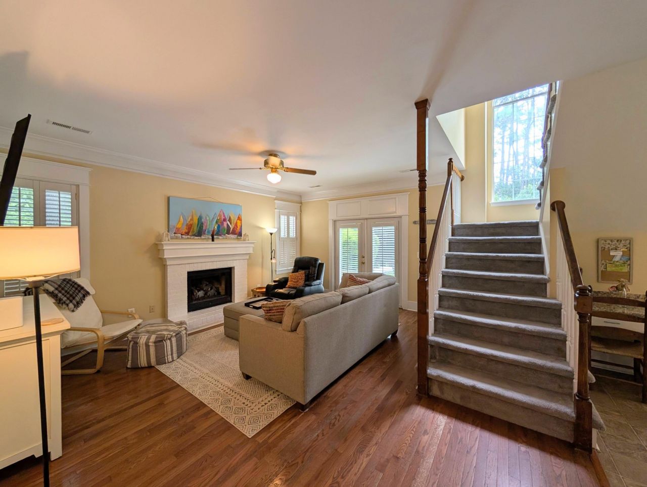 1920 Oak Tree Lane Photo 7