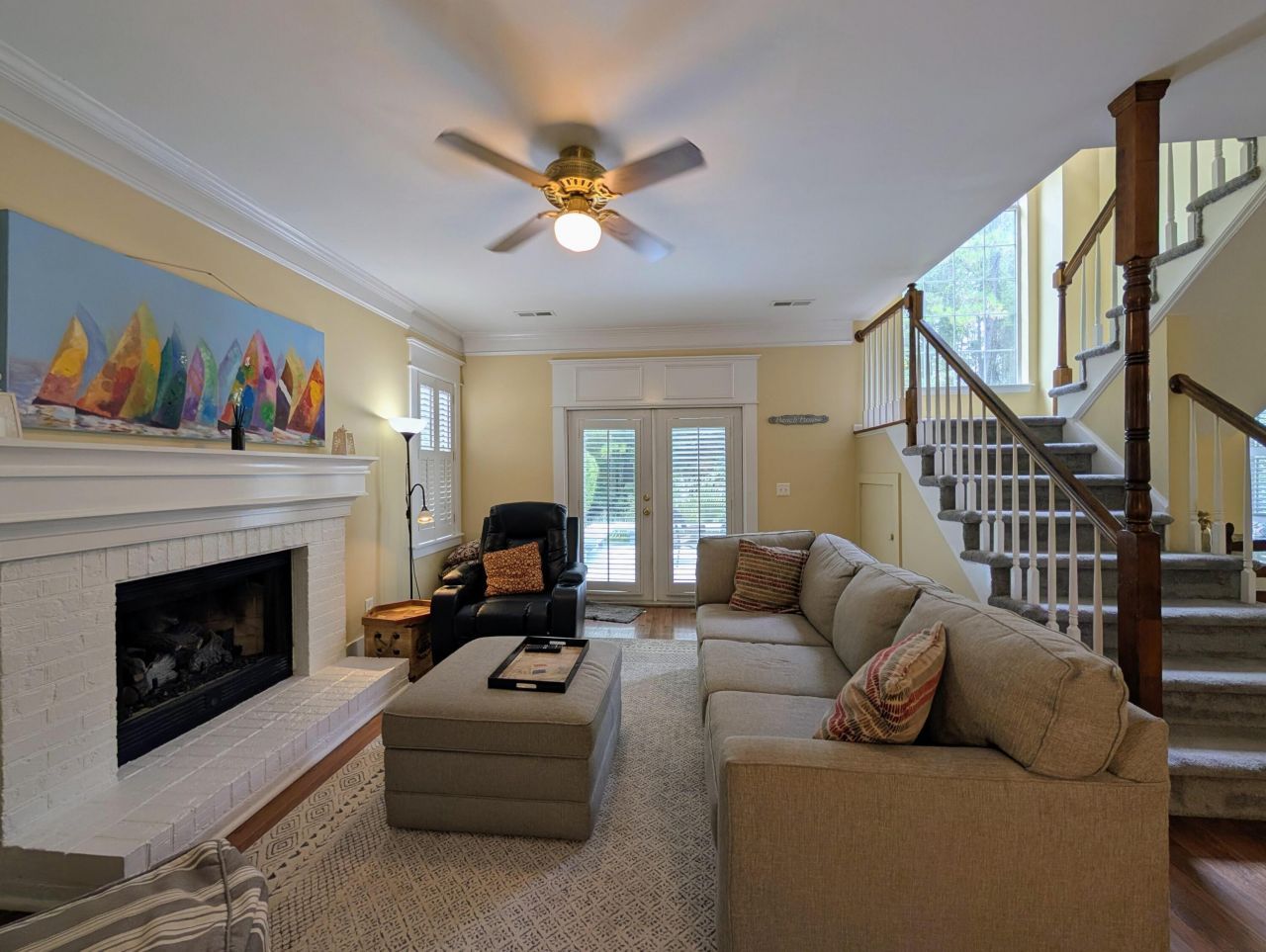 1920 Oak Tree Lane Photo 8