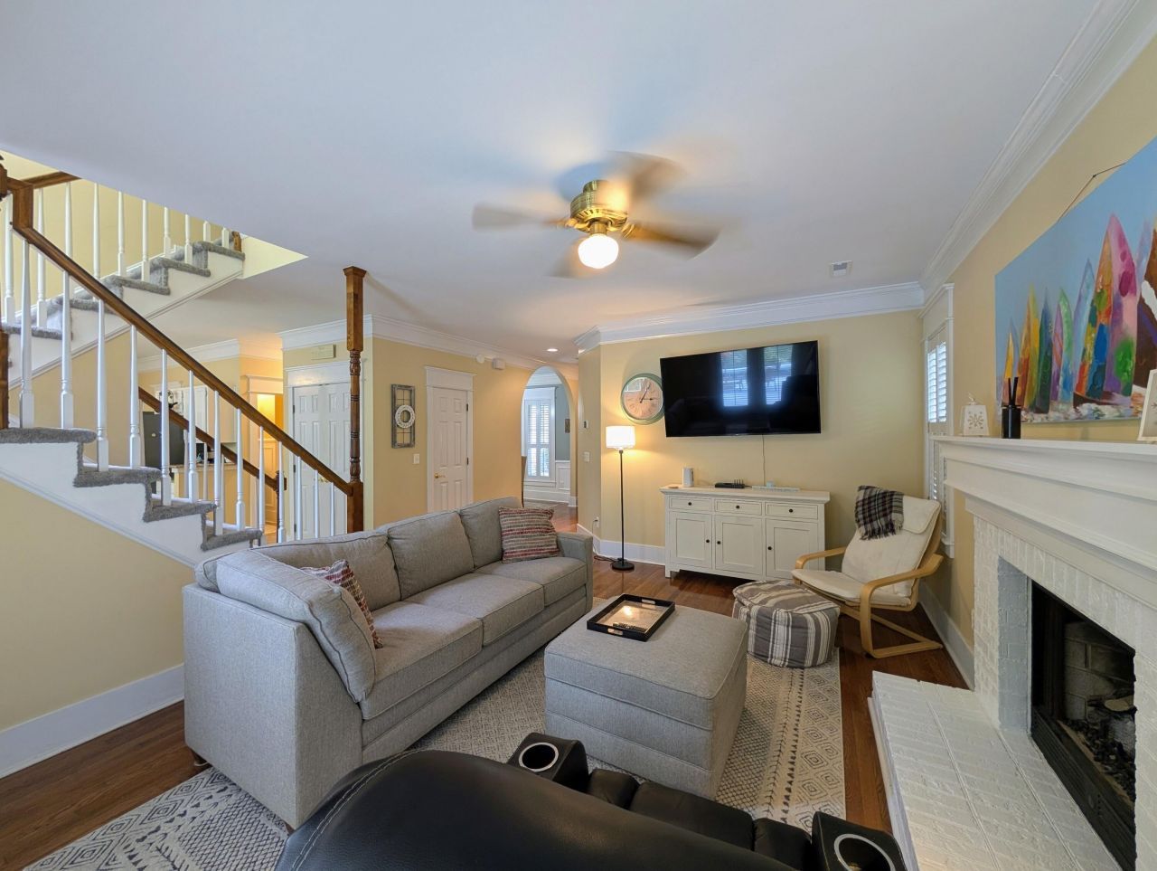 1920 Oak Tree Lane Photo 9