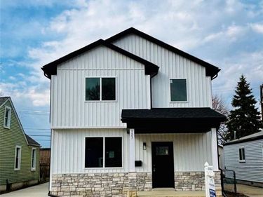 127 E Mahan Avenue, Hazel Park, MI 48030