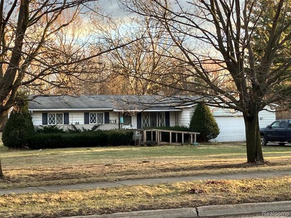 4342 E COURT Street, Burton, MI 48509