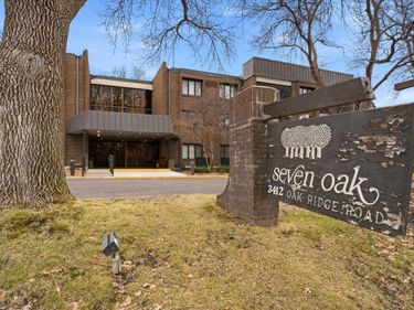 3412 Oak Ridge Road, Unit 319, Hopkins, MN 55305