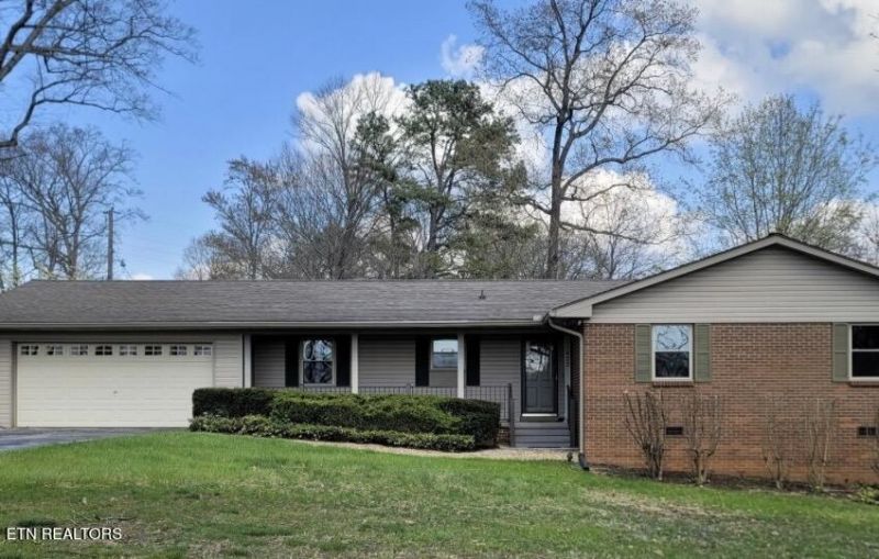 422 Sherwood Drive, Maryville, TN 37801 Main Photo
