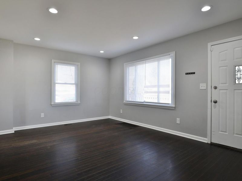 979 Urana Avenue, Columbus, OH 43224 Photo 2