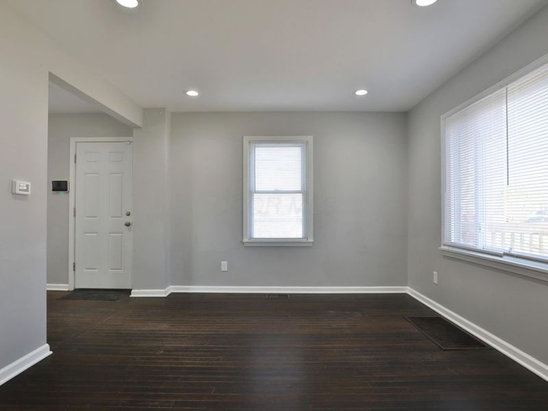 979 Urana Avenue, Columbus, OH 43224 Photo 3