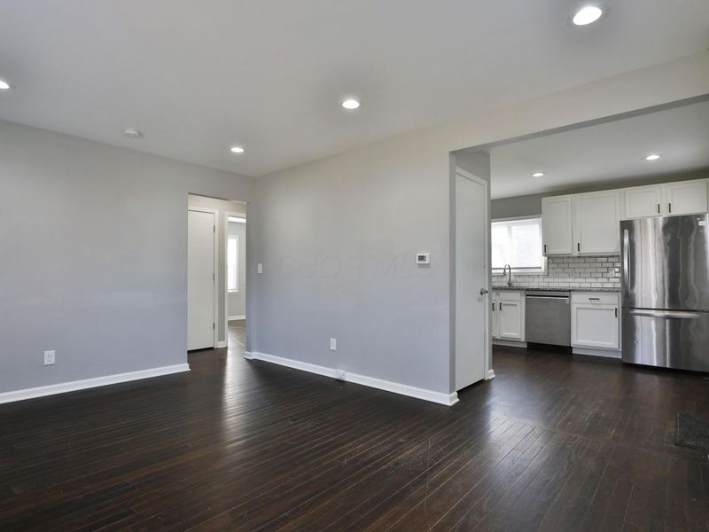 979 Urana Avenue, Columbus, OH 43224 Photo 4