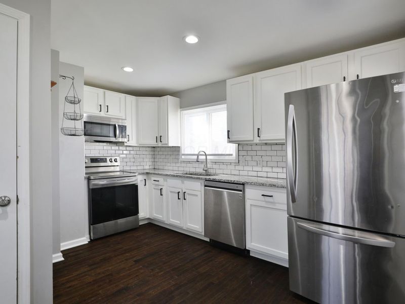 979 Urana Avenue, Columbus, OH 43224 Photo 5