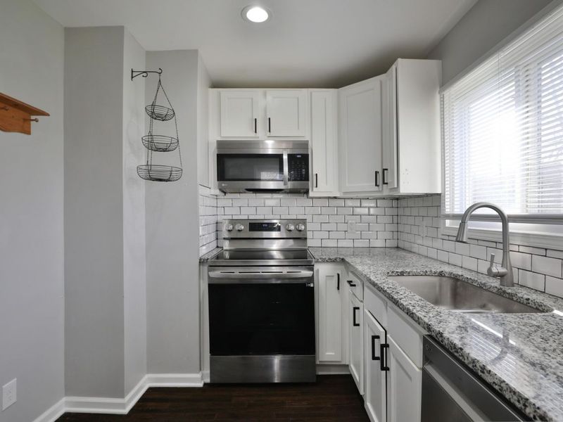 979 Urana Avenue, Columbus, OH 43224 Photo 6