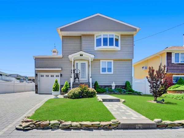184 Inlet Drive, Lindenhurst, NY 11757