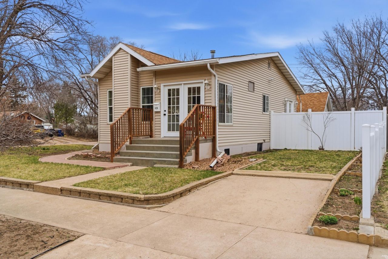 420 W 9th Ave Mitchell, SD 57301