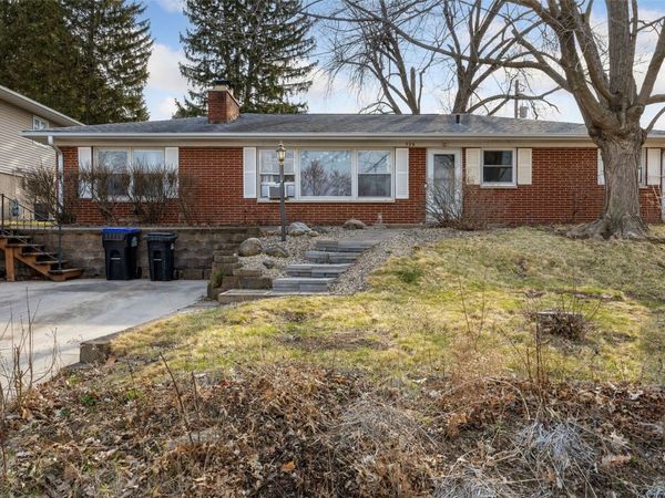 735 14th Ave , Coralville, IA 52241